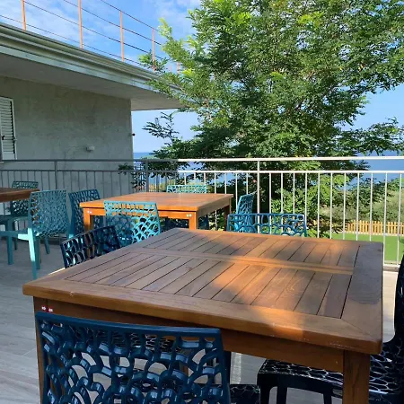 Ξενοδοχείο με διαμερίσματα Maris 4*