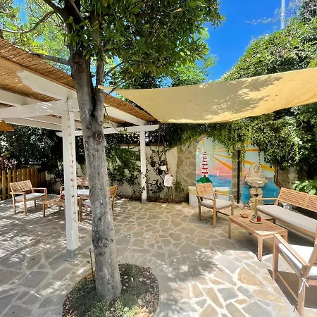 Ξενοδοχείο με διαμερίσματα Maris