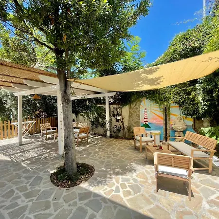 Ξενοδοχείο με διαμερίσματα Maris