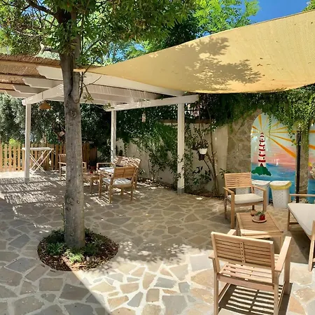 Ξενοδοχείο με διαμερίσματα Maris